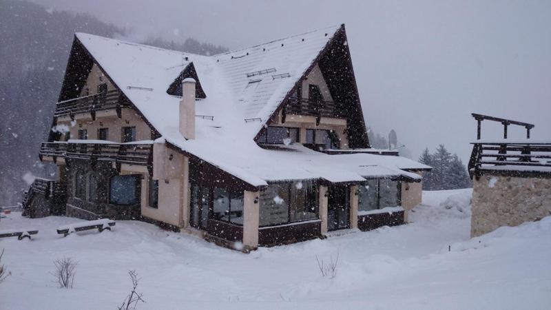 Taverna Pietrei Craiului Zărneşti Kültér fotó