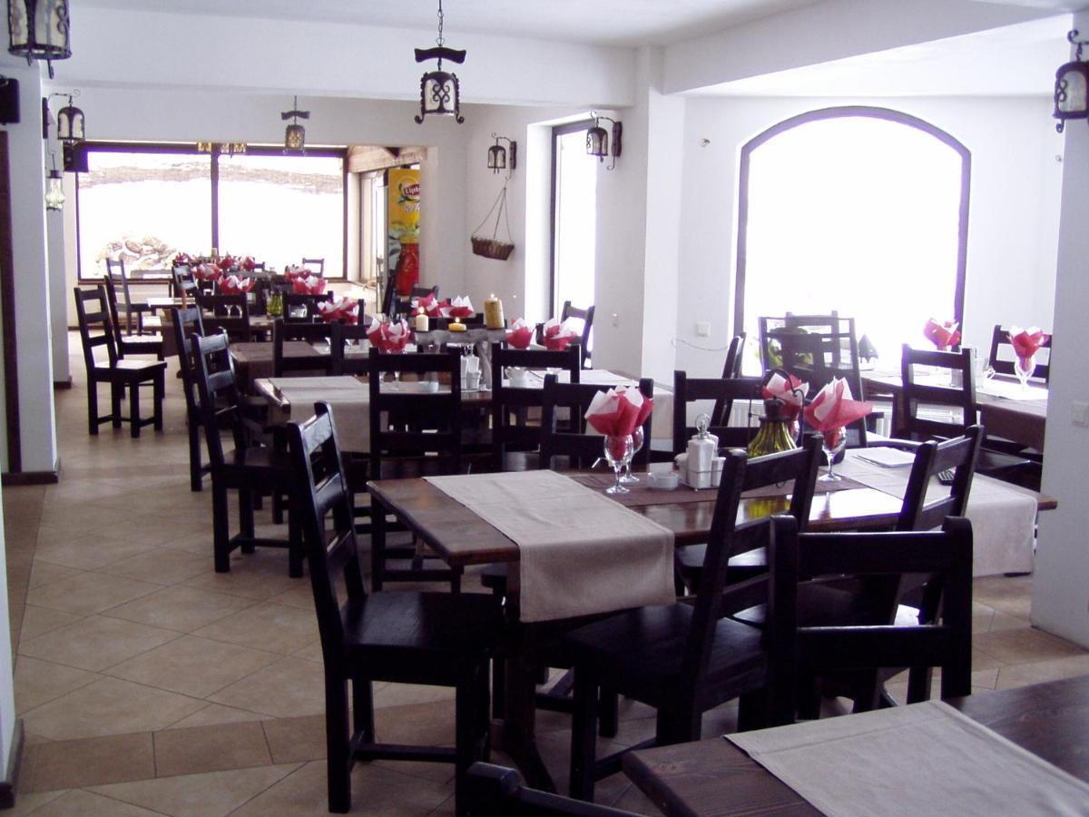 Taverna Pietrei Craiului Zărneşti Kültér fotó