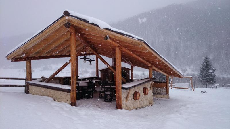 Taverna Pietrei Craiului Zărneşti Kültér fotó